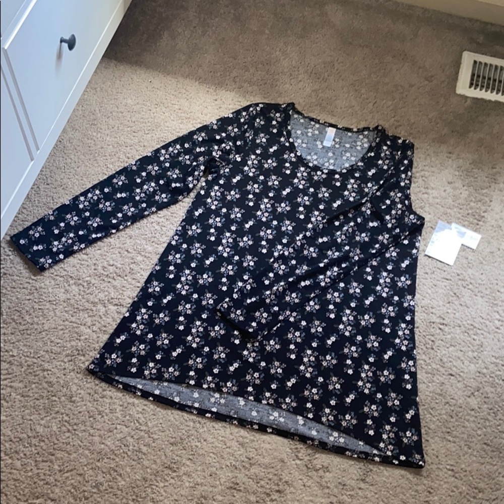 Lynnae LuLaRoe Shirt